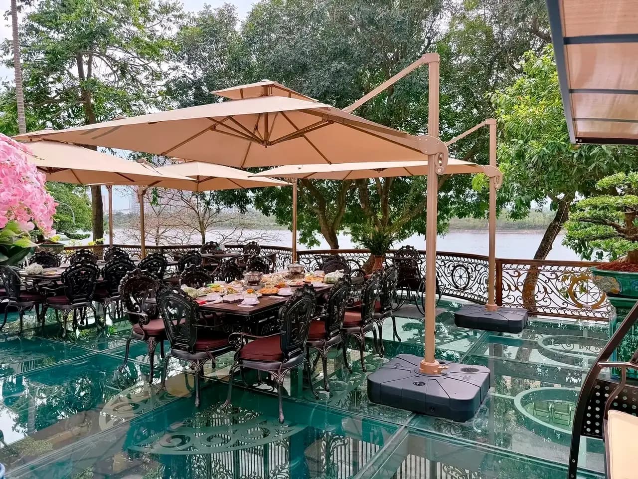 Không gian ngoài trời chuẩn cafe villa resort