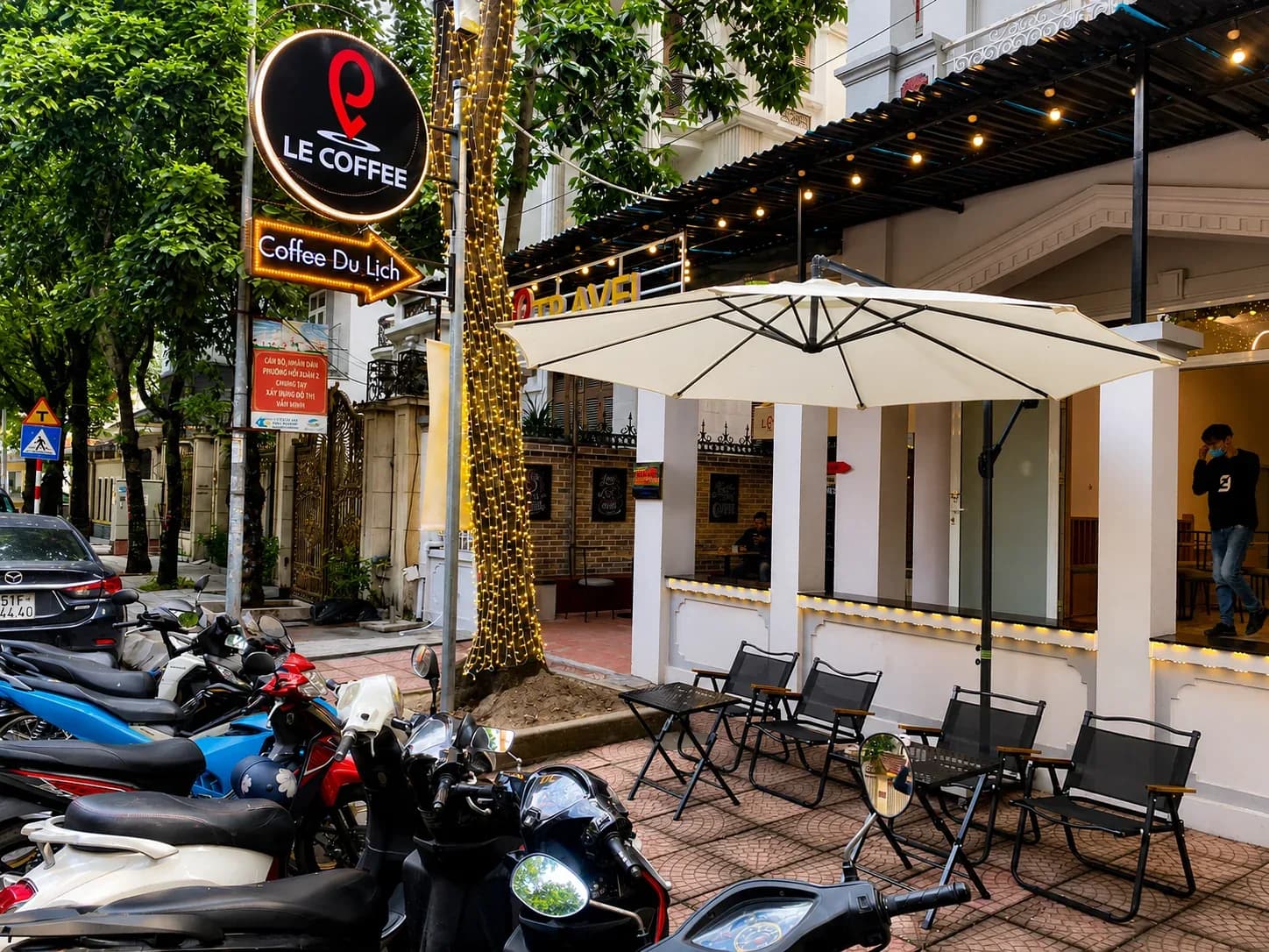 Dù lệch tâm tròn 3m x 3m cho LeeCoffee Hà Nội