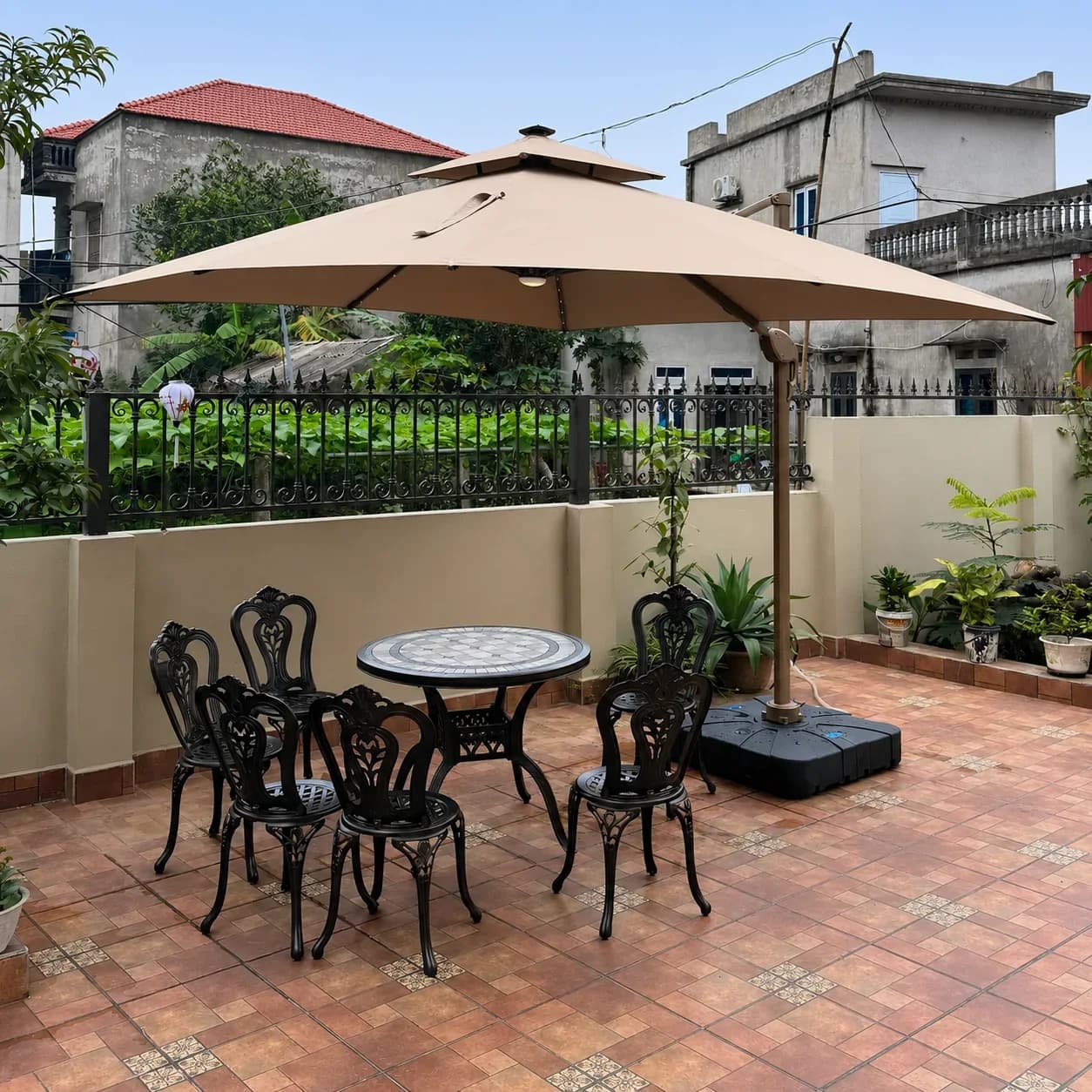 Dù lệch tâm vuông 3m x 3m cho hiên nhà, sân vườn ngoại thành Hà Nội