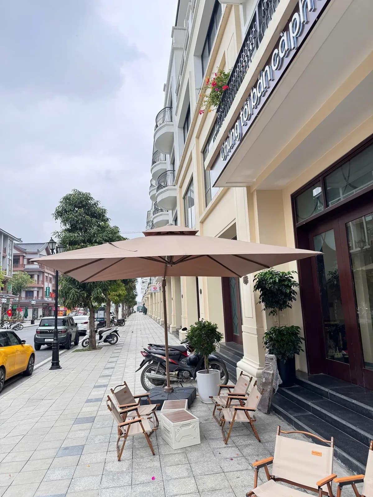 Lắp đặt dù lệch tâm 3m x 3m cho homestay Tender Nest tại Vinhomes Ocean Park 2 - ảnh 2