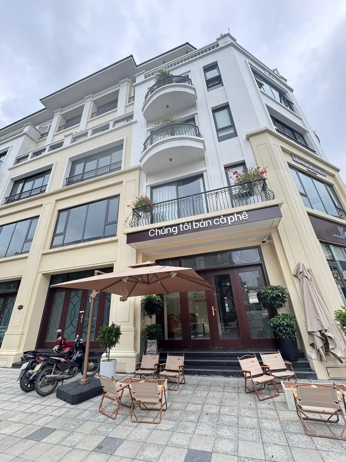Lắp đặt dù lệch tâm 3m x 3m cho homestay Tender Nest tại Vinhomes Ocean Park 2 - ảnh 3