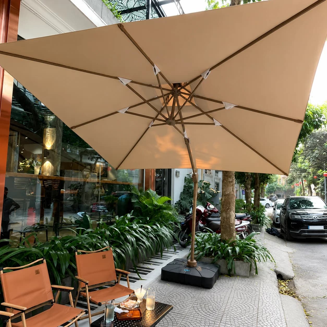 Lắp đặt dù lệch tâm 3m x 3m cho quán cà phê Omay tại Hà Nội - ảnh 4