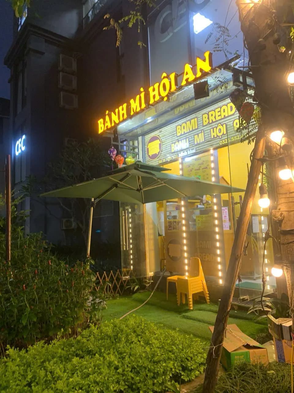 Giao dù lệch tâm chỉnh nghiêng 2m5 x 2m5 cho Bánh mì Hội An - ảnh 4