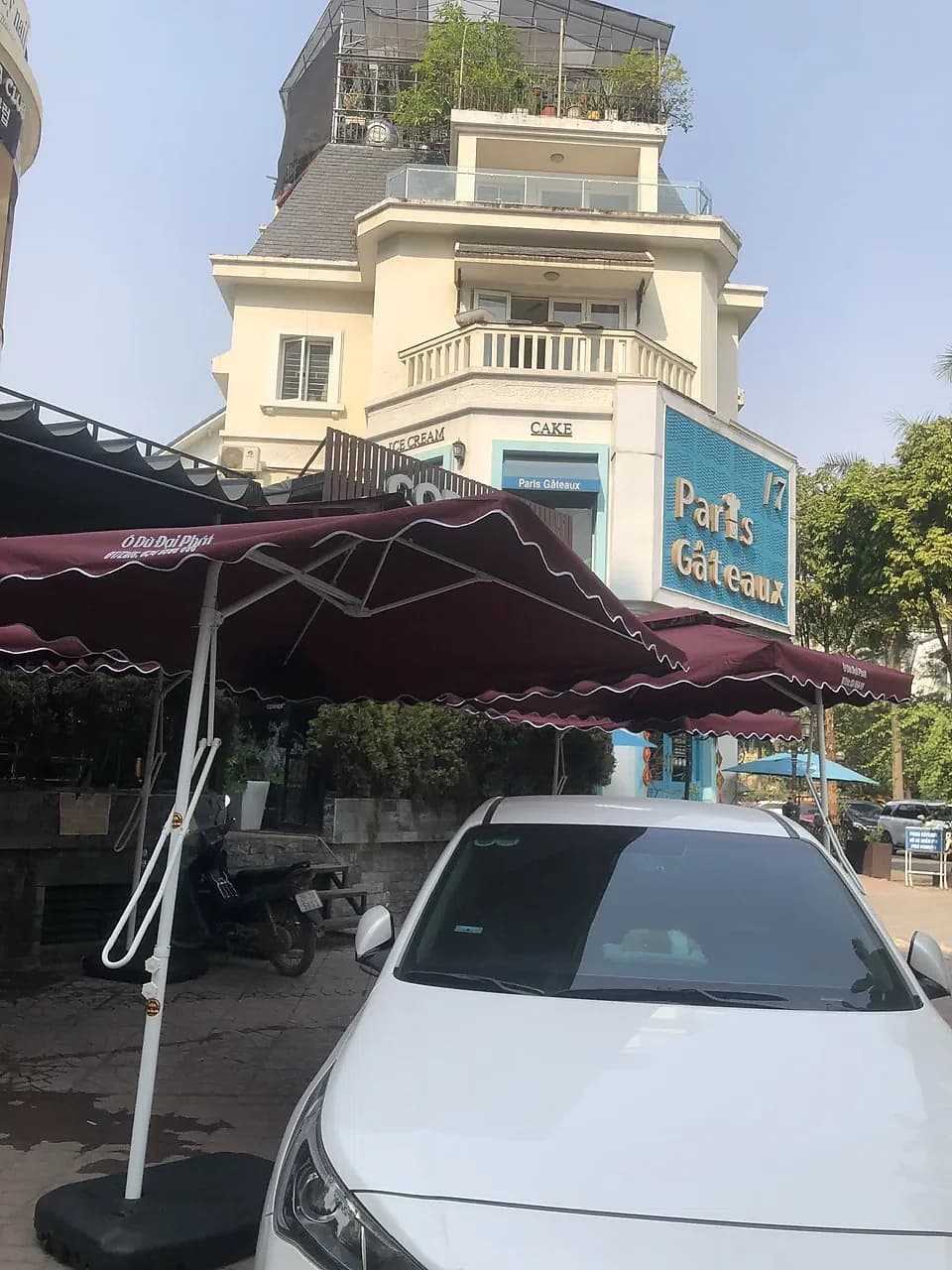 Lắp đặt dù lệch tâm vuông 2m5 x 2m5 tay bẩy màu đỏ đô cho quán Coffee & Beer tại Đỗ Đình Thiện, Mỹ Đình, Nam Từ Liêm, Hà Nội - ảnh 2
