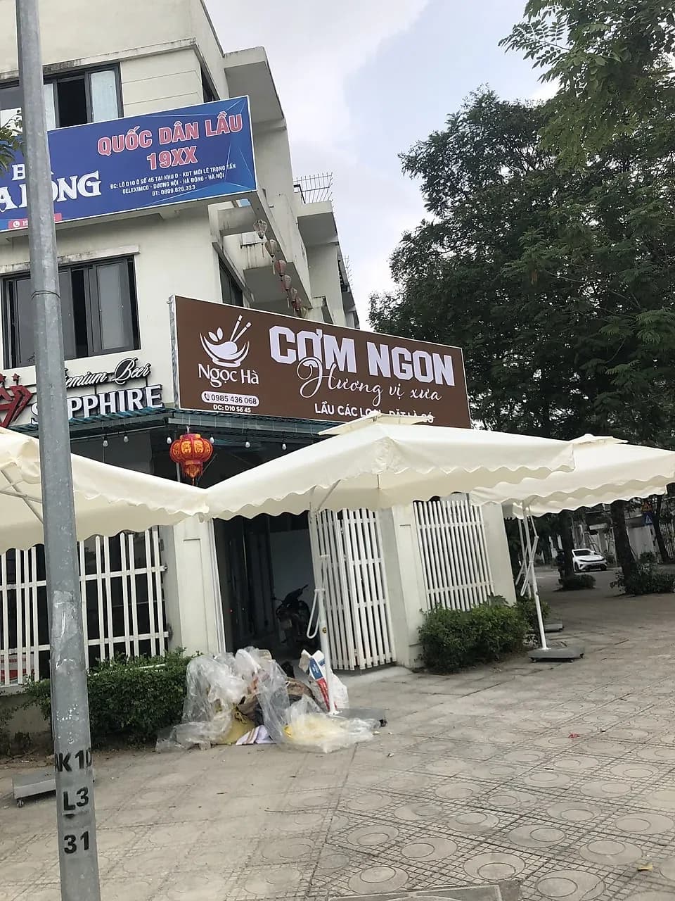 Lắp đặt dù lệch tâm vuông 2m5 x 2m5 tay bẩy cho quán cơm Ngọc Hà tại Dương Nội, Hà Đông - ảnh 3