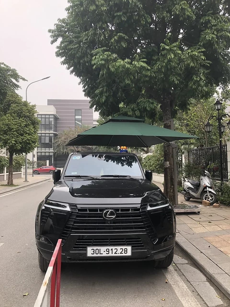 Lắp đặt dù lệch tâm vuông 3m x 3m màu xanh lá che xe ô tô tại Sky 176 Định Công, Hoàng Mai, Hà Nội - ảnh 3